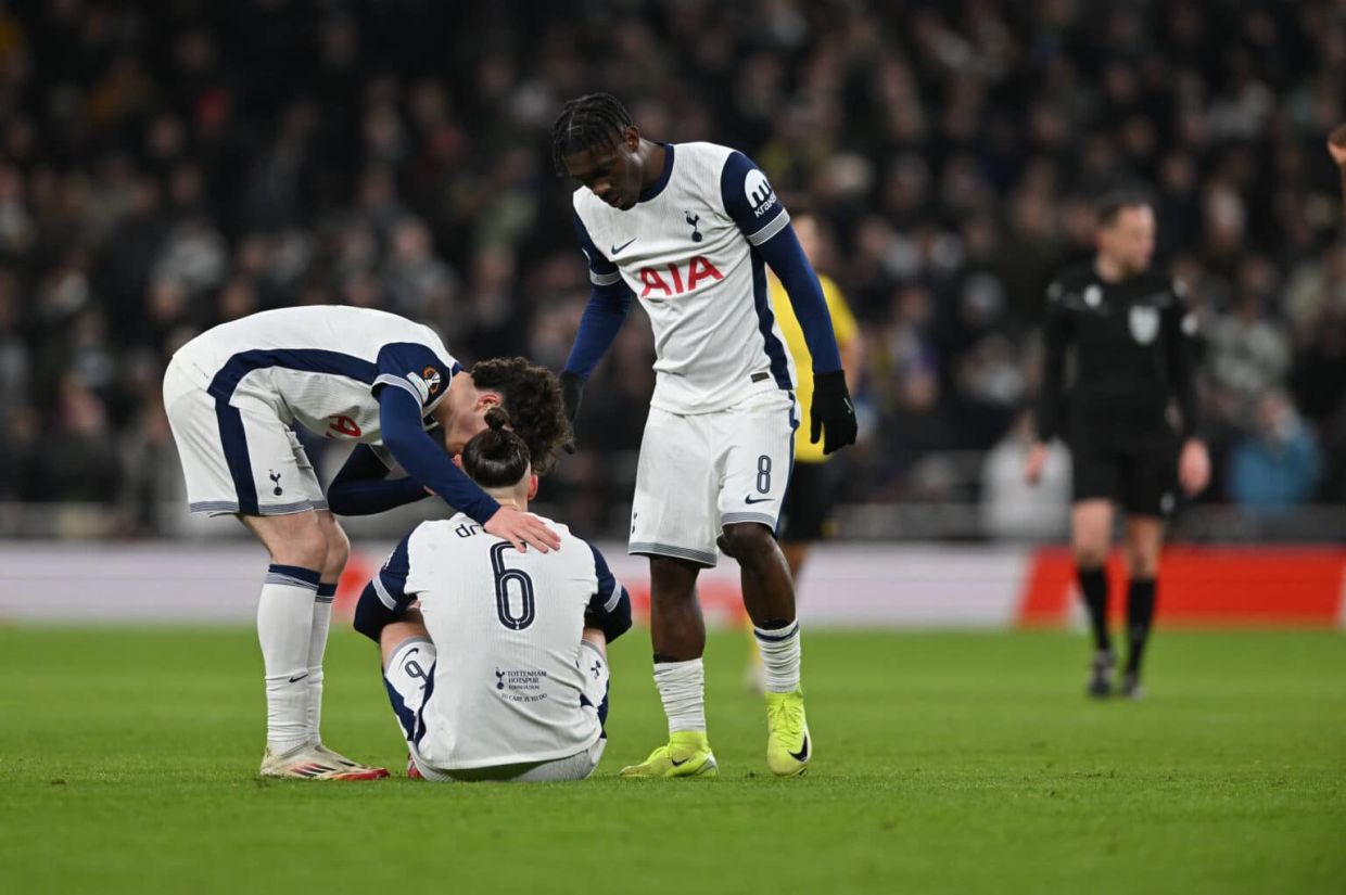 ޓޮޓެންހަމްގެ ޑިފެންޑަރަށް ސީޒަން ނިމިއްޖެ