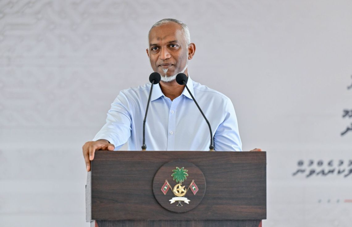 ރައީސް މާއެނބޫދޫ ރައްޔިތުންނާ ބައްދަލުކުރެއްވުން/ ފޮޓޯ: ރައީސް އޮފީސް