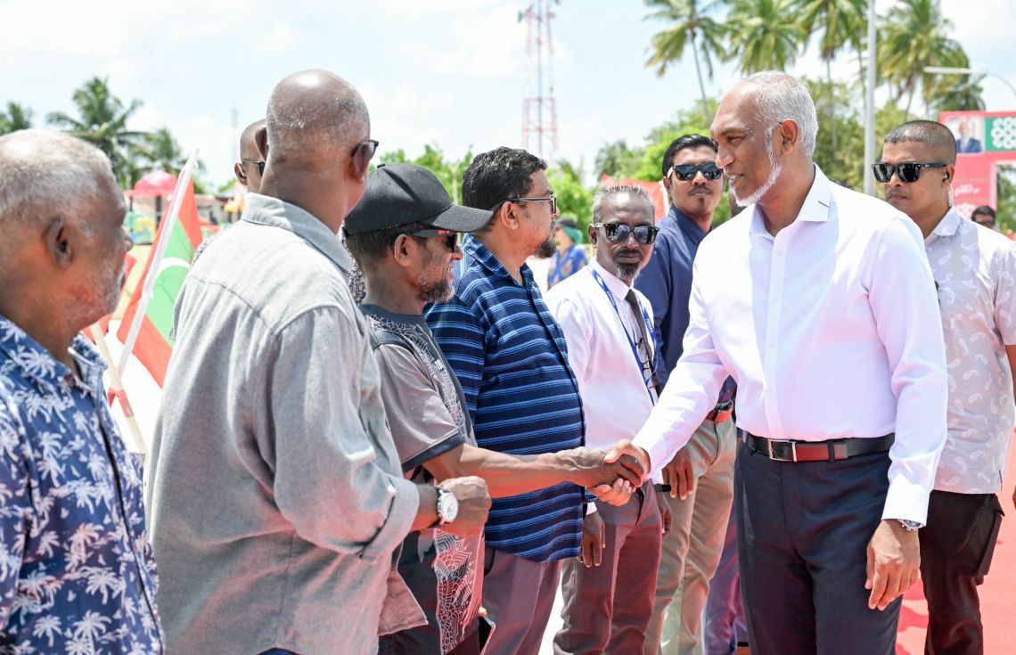 ދ. އަތޮޅަށް ކުރެއްވި ދަތުރުފުޅު ނިންމަވާލެއްވުމަށްފަހު ރައީސް މާލެ ވަޑައިގެންފި