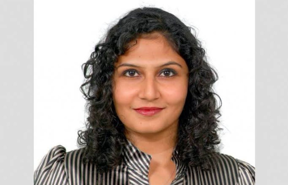 އަޒްމިރާލްދާ، ޙަޤީޤަތް އޮޅުވާލައި ސިޔާސީ ކުރާކަމުގެ ތުހުމަތު