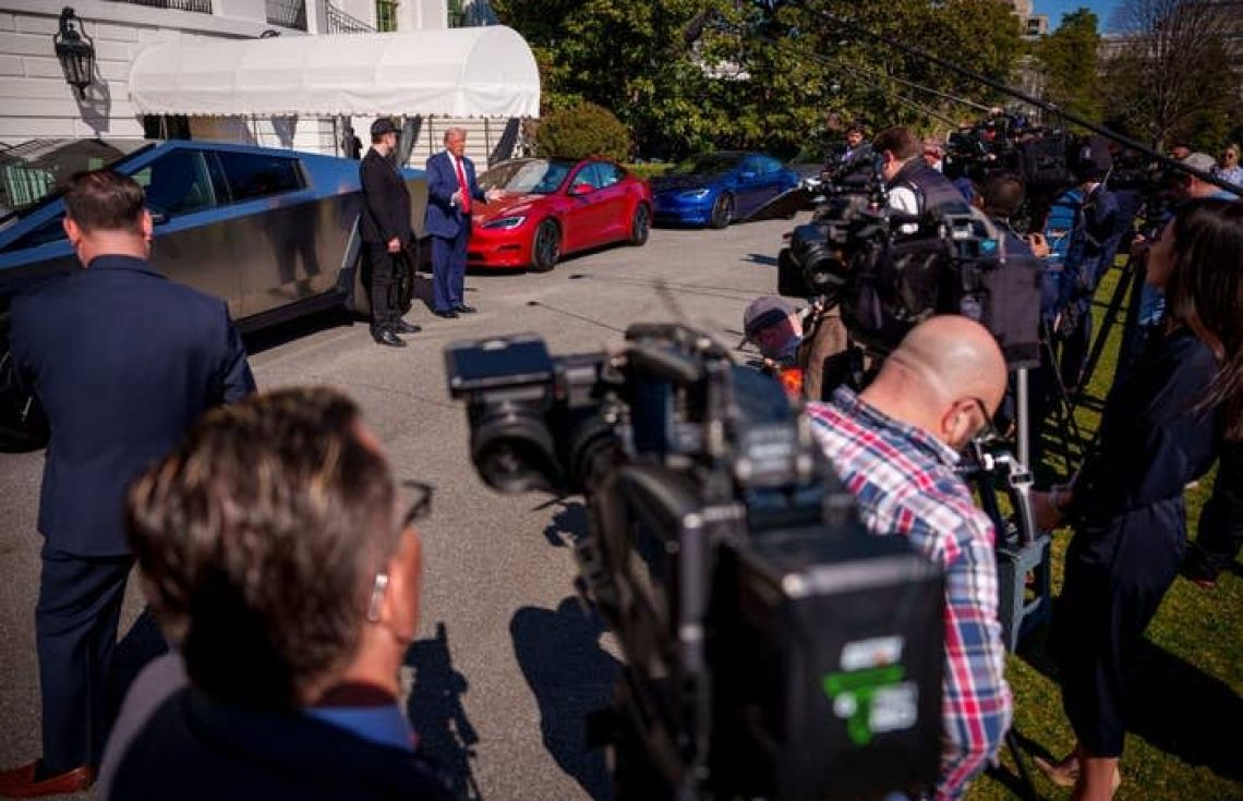 ވައިޓް ހައުސް "ޓެސްލާގެ ވަގުތީ ޝޯރޫމަކަށް" ބަދަލުކޮށްފި: ސެނެޓަރުން