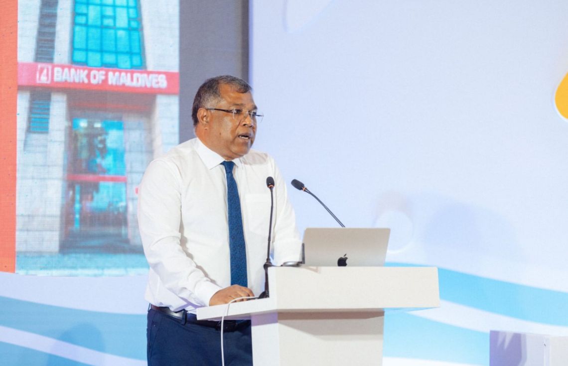 ބީއެމްއެލް ގެ ސީއީއޯ މުޙައްމަދު ޝަރީފް: ޝަރީފް ވިދާޅުވީ ރައީސުލްޖުމްހޫރިއްޔާގެ އިރުޝާދަކީ، ކިތަންމެ ކުޑަ އާބާދީއެއް ދިރިއުޅޭ ރަށެއް ނަމަވެސް ހުރިހާ ދިވެހިންނަށްވެސް، އެ ރަށުގައި ތިބެގެން ބޭންކުގެ ޚިދުމަތް ލިބޭނެގޮތް ހަމަޖެއްސުން ކަމަށް.