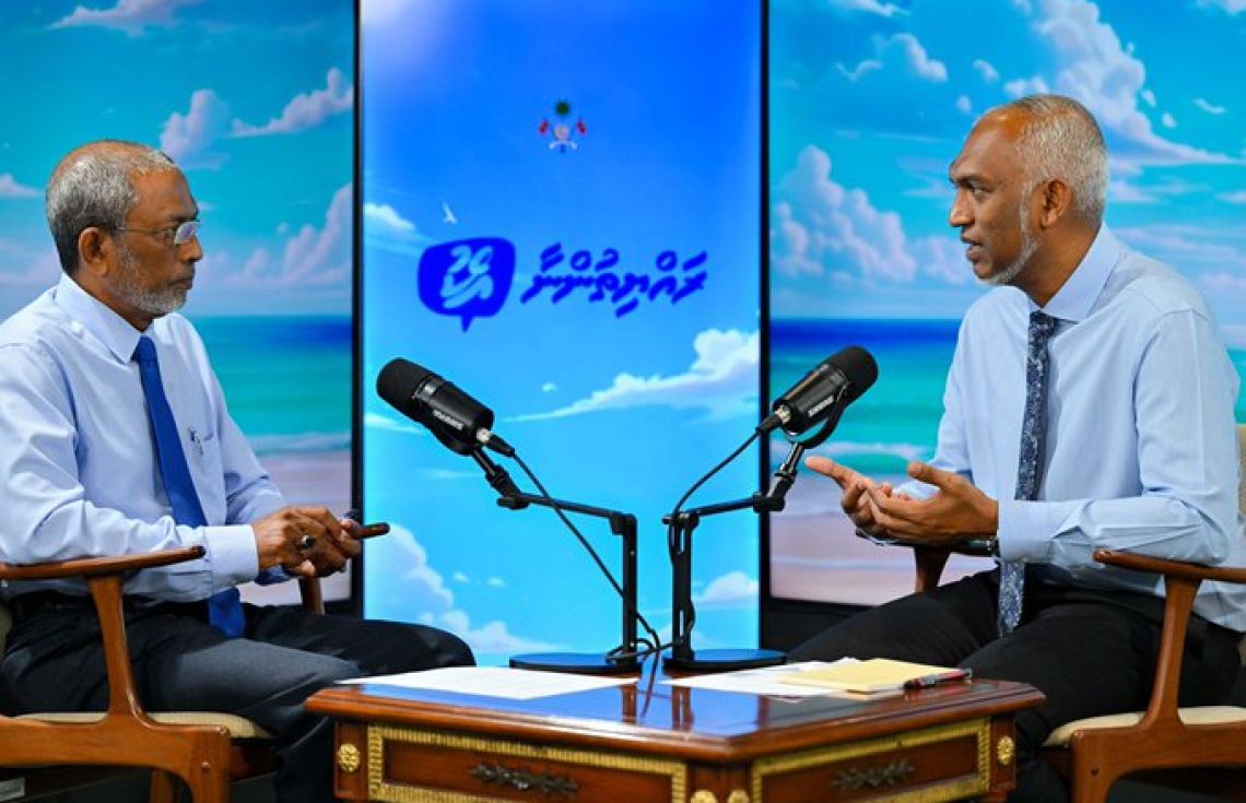 “ރައްޔިތުންނާއެކު” ޕޮޑްކާސްޓުގައި ރޯދަމަހުގެ 27 ، 2025 ވީ ދުވަހު ރައީސް ވިދާޅުވީ ކުރިޔަށް އޮތްތަނުގައި އަބަދުވެސް ރޯދަމަހު ސްކޫލްތައް ބަންދުކުރުމަށް ތައުލީމާއިބެހޭ ވަޒީރަށް އަންގަވާފައިވާ ކަމަށް.