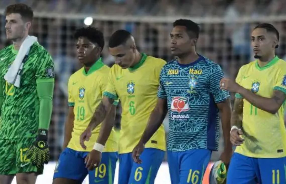 ބްރެޒިލްގެ ވޯލްޑް ކަޕް ކޮލިފިކޭޝަން ދަތުރު ނުރައްކަލުގައި!