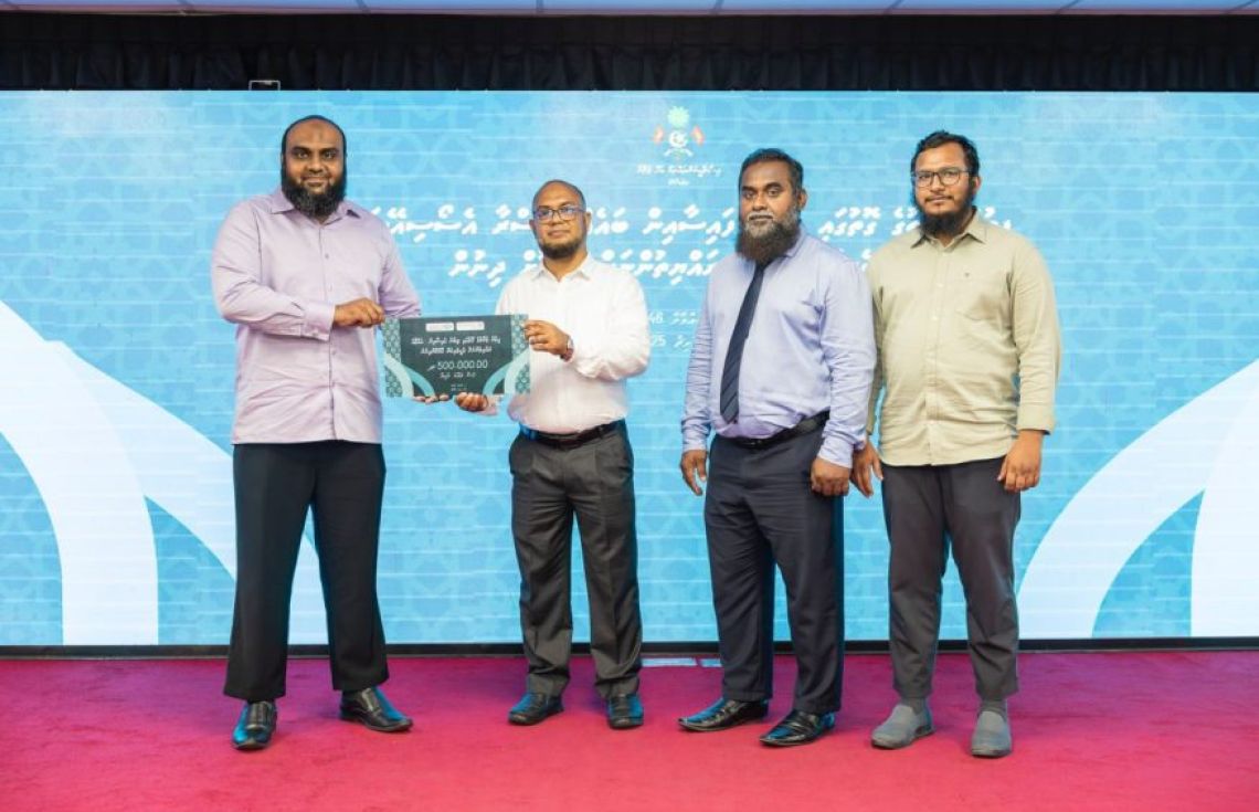 ޣައްޒާގެ ކުޑަކުދިންނަށް ފިޠުރު ޒަކާތުން 500،000 ރުފިޔާ ހަދިޔާކޮށްފި