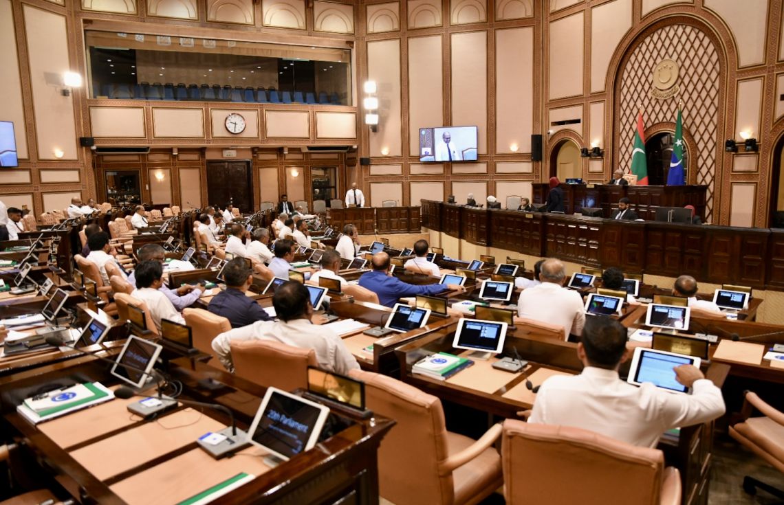 ހެންވޭރުގައި ހިނގި ހާދިސާއާ ގުޅިގެން މަޖިލީހުގައި މިނިސްޓަރުންނާ ސުވާލުކުރަން އެދިއްޖެ