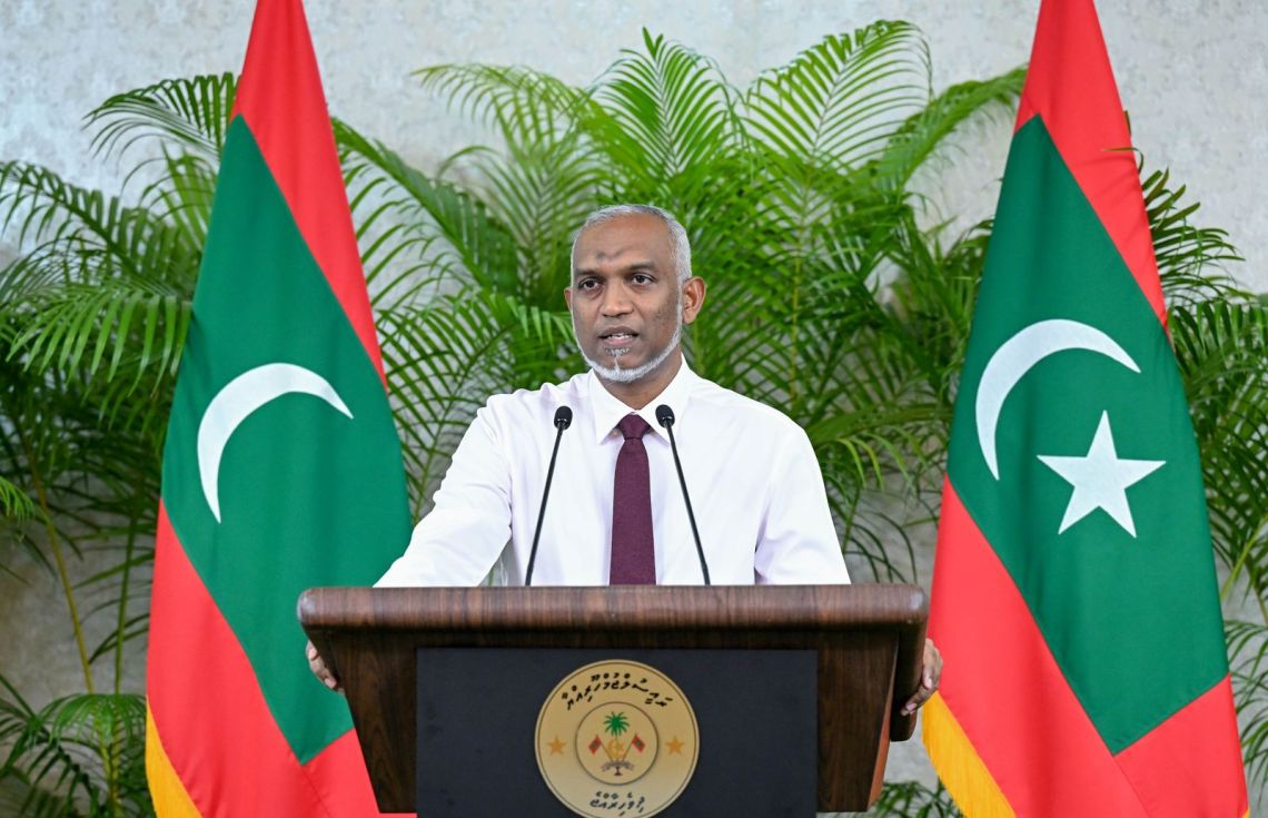 ރައީސް ޑޮކްޓަރ މުޢިއްޒު ނޫސްވެރިންނަށް މަޢުލޫމާތު ދެއްވަނީ: ބޭސް ތިޔާގި ކުރުމަށް ސަރުކާރުން ދަނީ ހަރުދަނާ ސިޔާސަތުތަކެއް އެކުލަވާލައި ތަންފީޛް ކުރަމުން.