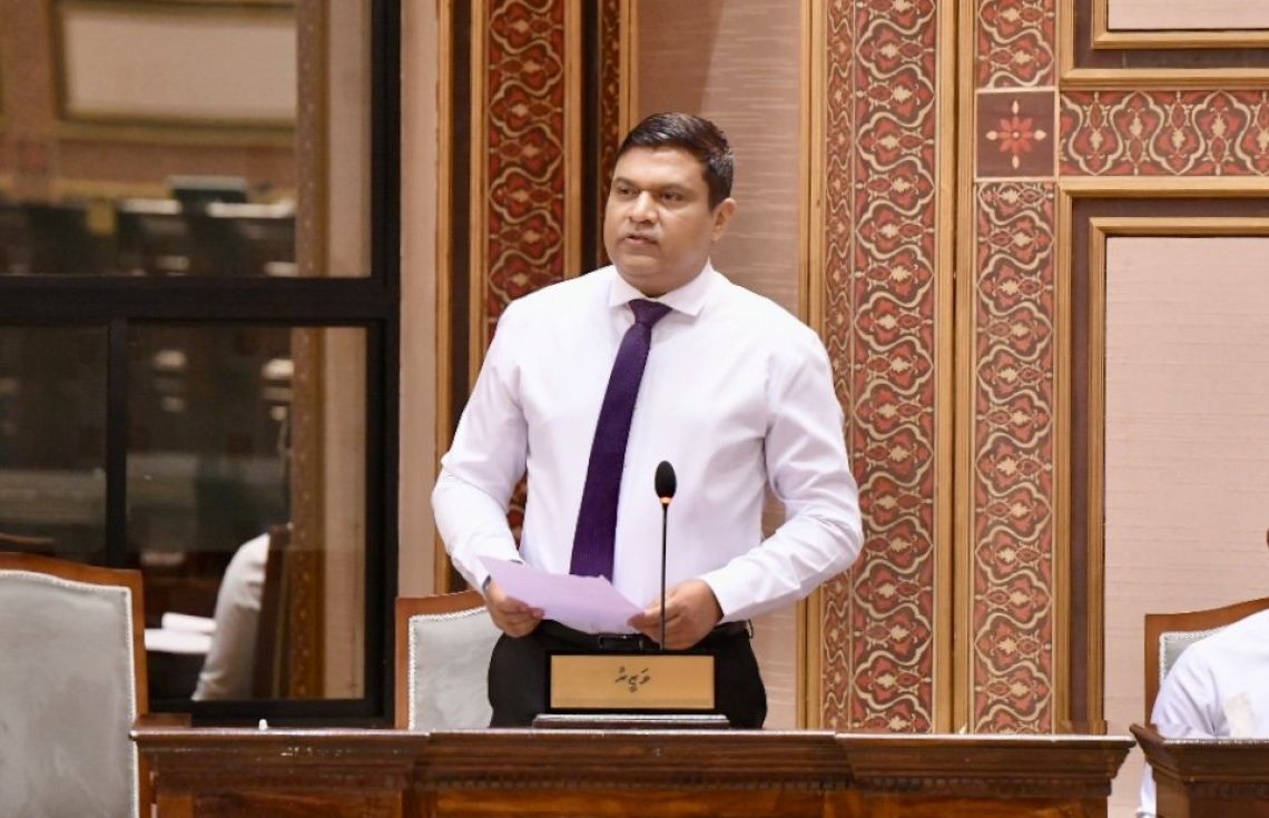 ސަރުކާރުގެ ޓެކްސީ ލައިނަކީ ނަމޫނާ ހިދުމަތަކަށް ވާނެ: އަމީން