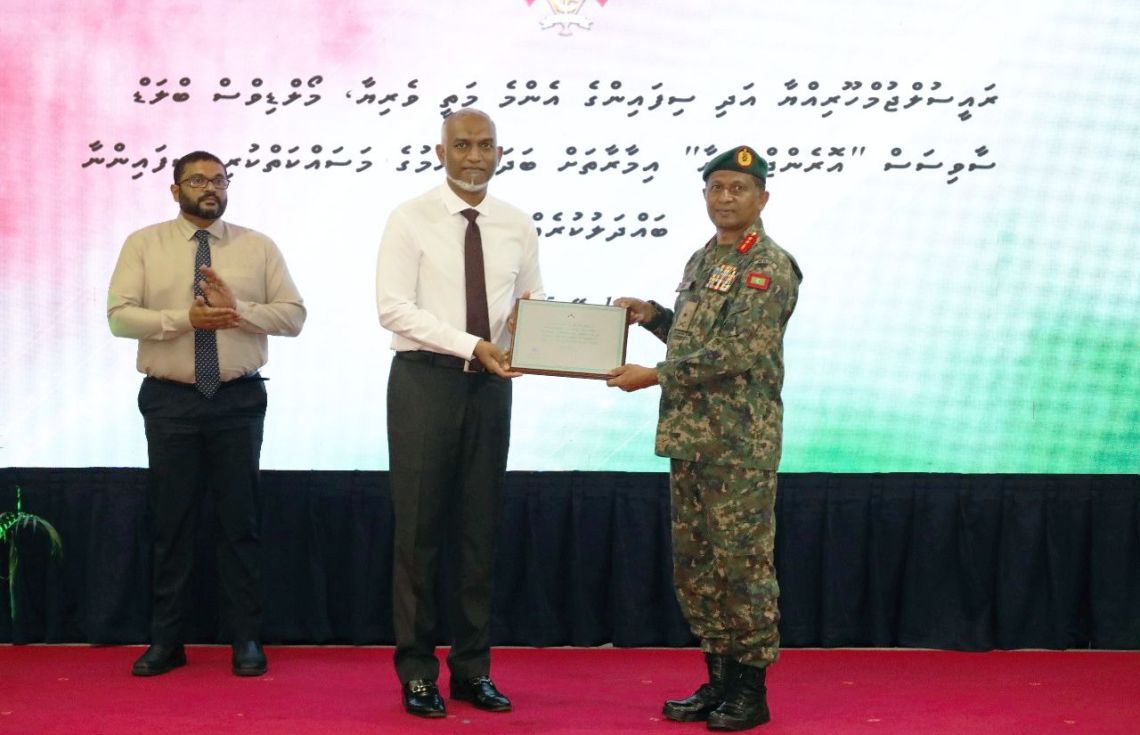 އޮރެންޖް ހިޔާއަށް ތެލެސީމިއާ ސެންޓަރު ބަދަލުކުރުމުގެ މަސައްކަތުގައި އުޅުނު ސިފައިންނާ ރައީސް ބައްދަލުކުރައްވައިފި