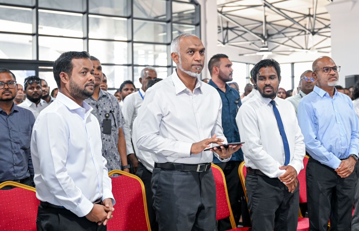 ރައީސުލްޖުމްހޫރިއްޔާ ޑރ. މުޙައްމަދު މުޢިއްޒު، މ. މުލީ އެއާޕޯޓު ރަސްމީކޮށް ހުޅުއްވައިދެއްވަނީ. / ފޮޓޯ: ރައީސް އޮފީސް