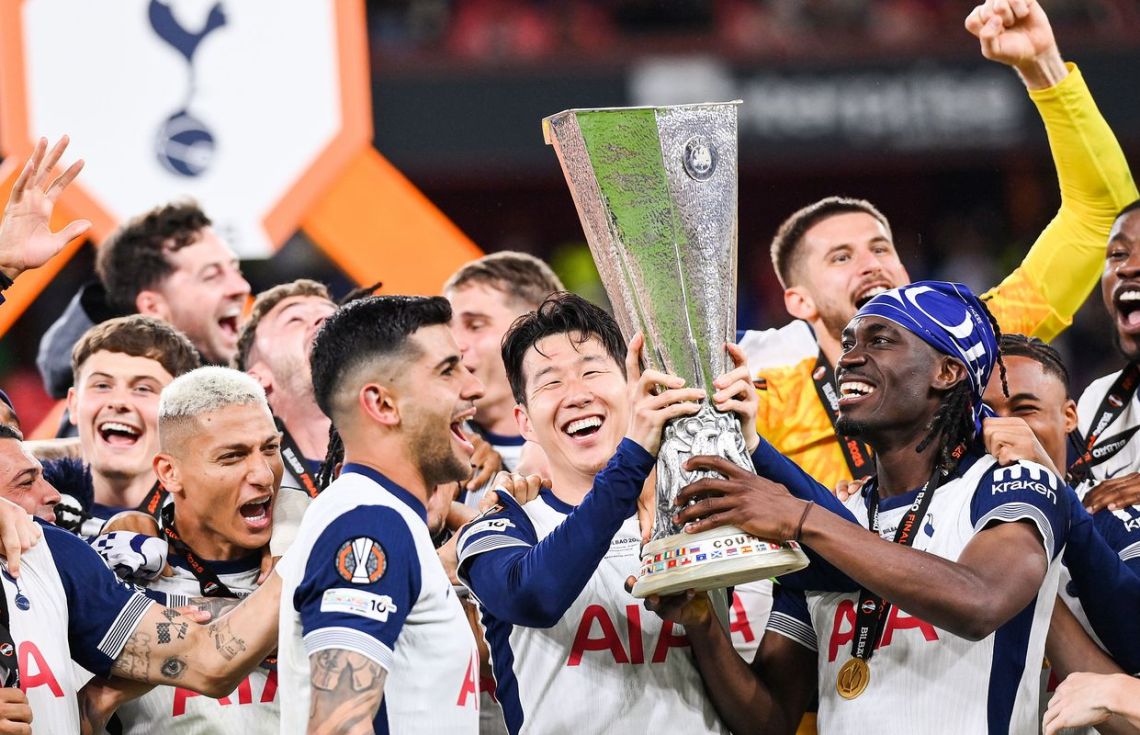 ޔުނައިޓެޑް ބަލިކޮށް، 17 އަހަރަށްފަހު ޓޮޓެންހަމުން ތަށި ހޯދައި ޗެމްޕިއަންސް ލީގަށް