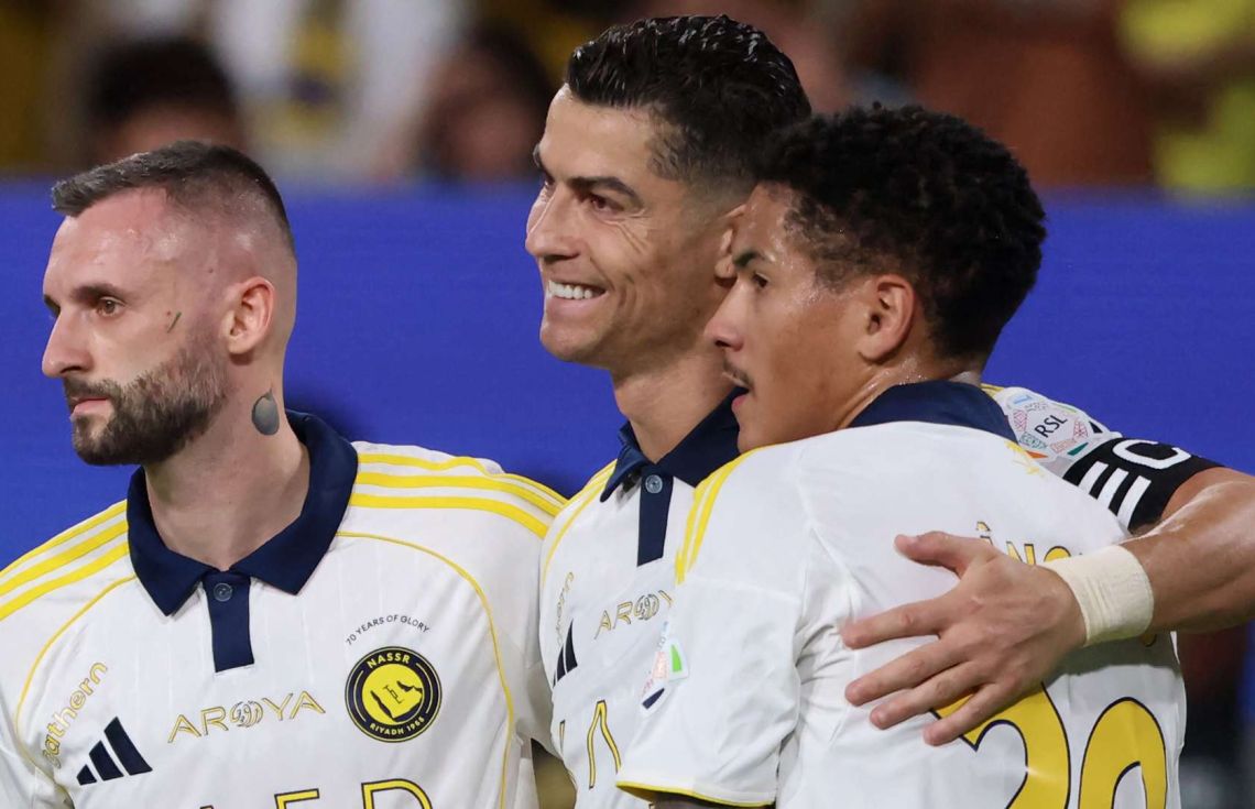 40 އަހަރުގައި ވެސް ރޮނާލްޑޯ އޮބިނޯވޭ