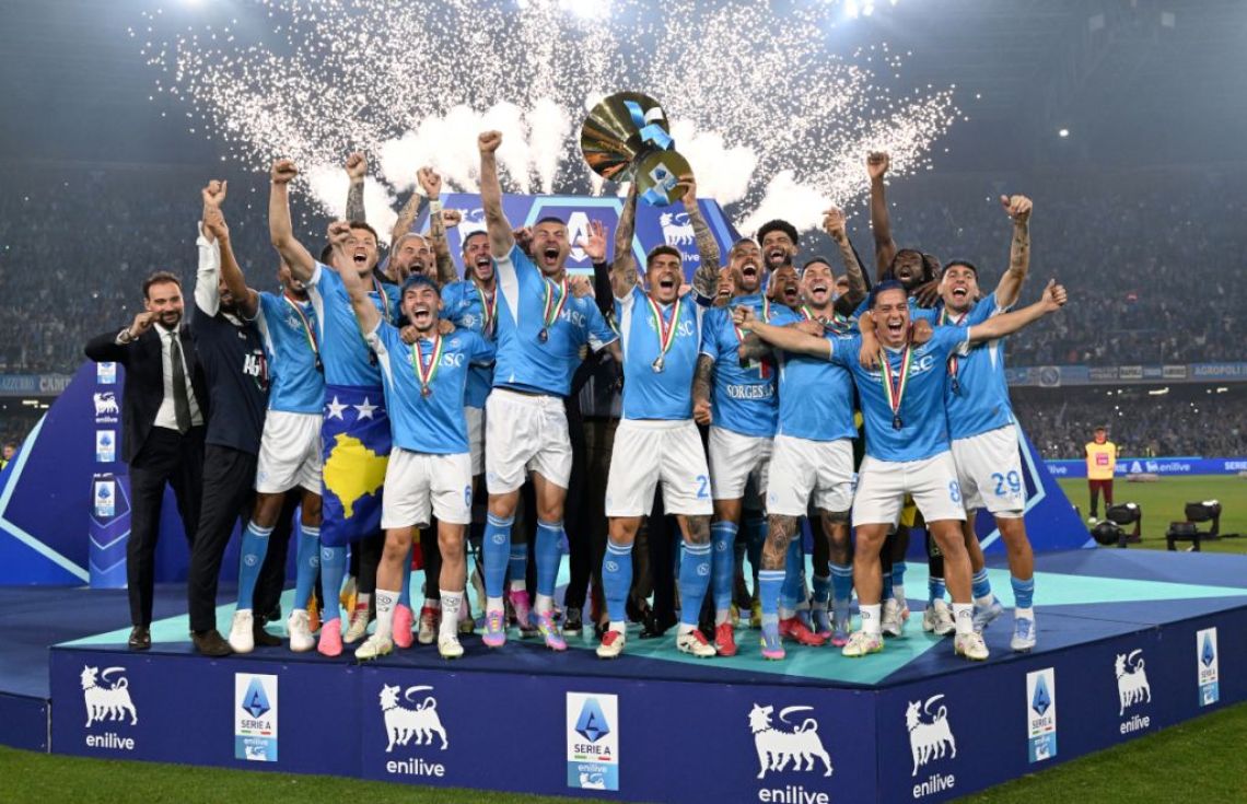 ހެޑްކޯޗާއި ނުލައި ނަޕޯލީން ތަށި ނަގައިފި