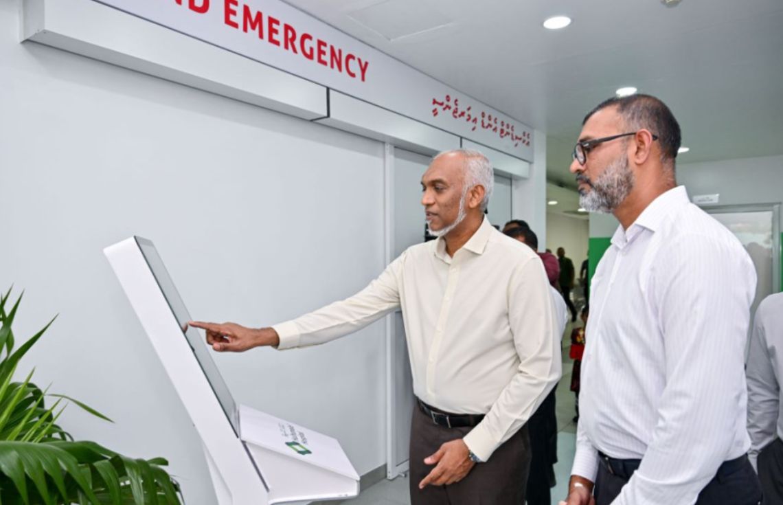 ޒަމާނީ ވަސީލަތްތަކާއެކު ހުޅުމާލެ ހޮސްޕިޓަލުގައި އަލަށް ޤާއިމުކުރި އިމަރޖެންސީ ރޫމް ރައީސުލްޖުމްހޫރިއްޔާ ޑރ. މުޙައްމަދު މުޢިއްޒު ހުޅުއްވައިދެއްވުން.