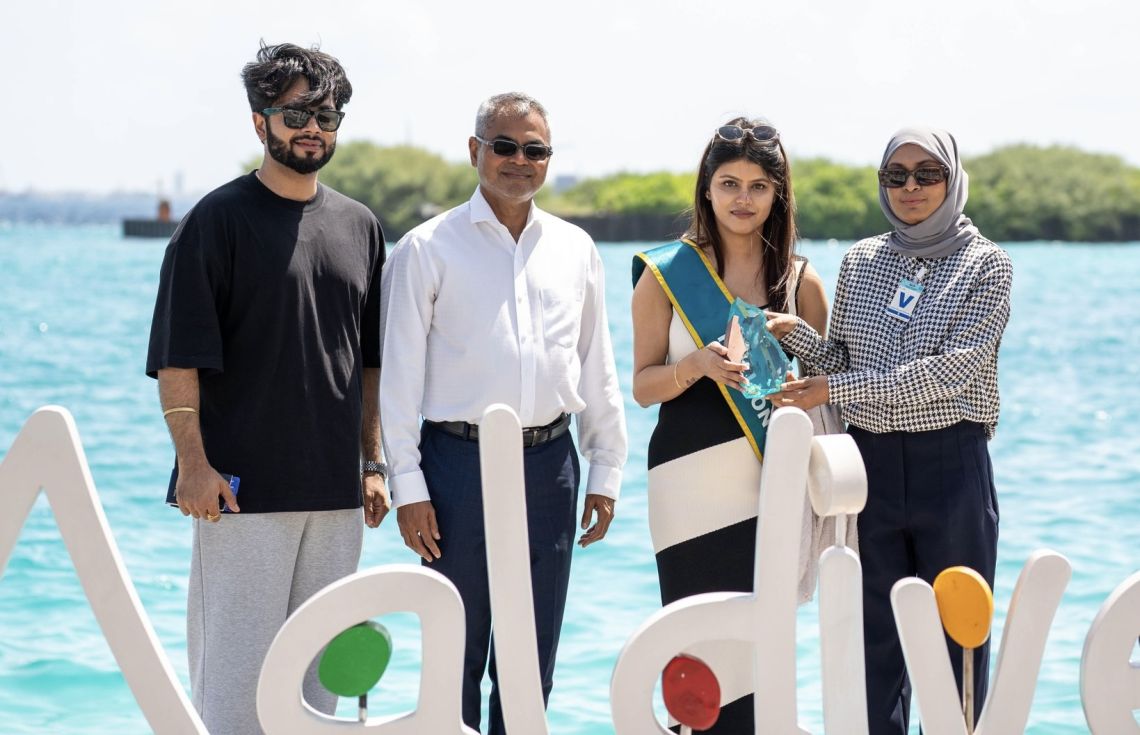 ރާއްޖެއަށް ޒިޔާރަތްކުރި 1 މިލިއަންވަނަ ފަތުރުވެރިޔާއަށް ހޫނު މަރުޙަބާއެއް ކިޔައިފި