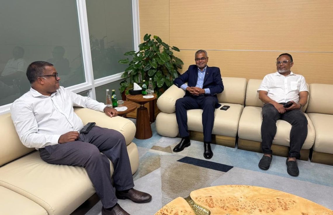 ކަނޑުތަކާބެހޭ މަހާސިންތާގައި ބައިވެރިވެވަޑައިގަތުމަށް ވަޒީރު ޠާރިޤް ފްރާންސަށް