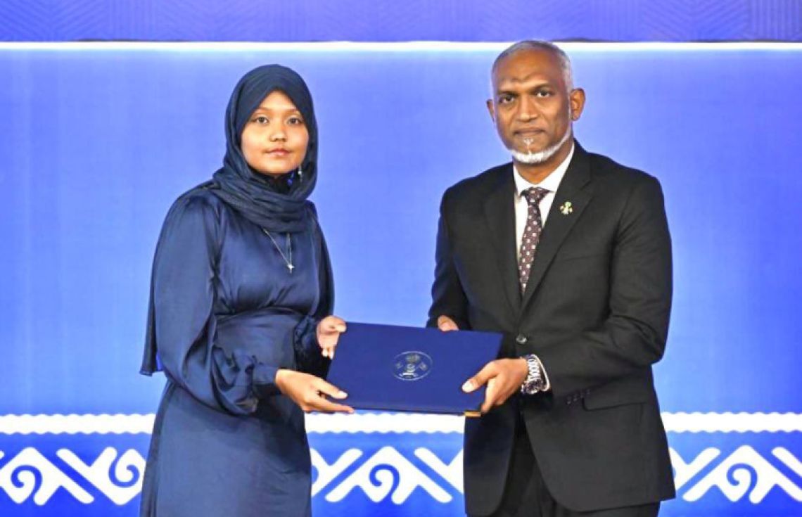 1800 އަށްވުރެ ގިނަ ދަރިވަރުންނަށް މަތީ އަރުތަވެރިންގެ އިނާމު ދެނީ