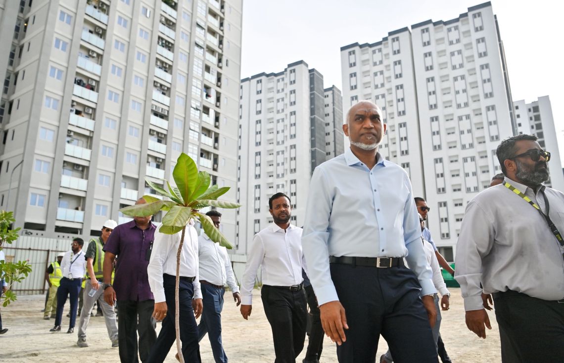 4,000 ފްލެޓުގެ މަސައްކަތް ރައީސް ޑރ. މުއިއްޒު ބައްލަވާލައްވަނީ / ފޮޓޯ: ރައީސް އޮފީސް