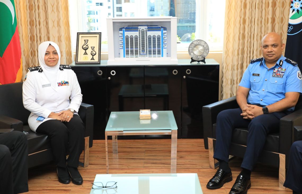 ކަސްޓަމްސްގެ ކޮމިޝަނާ ޖެނެރަލް އާ ސީޕީއާ ބައްދަލުކުރެއްވުން / ފޮޓޯ: ޕޮލިސް