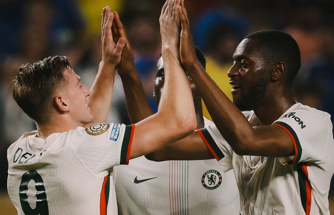 ގޯލު ޖެހުމަށްފަހު ޗެލްސީ ކުޅުންތެރިން އުފާ ފާޅުކުރަނީ.