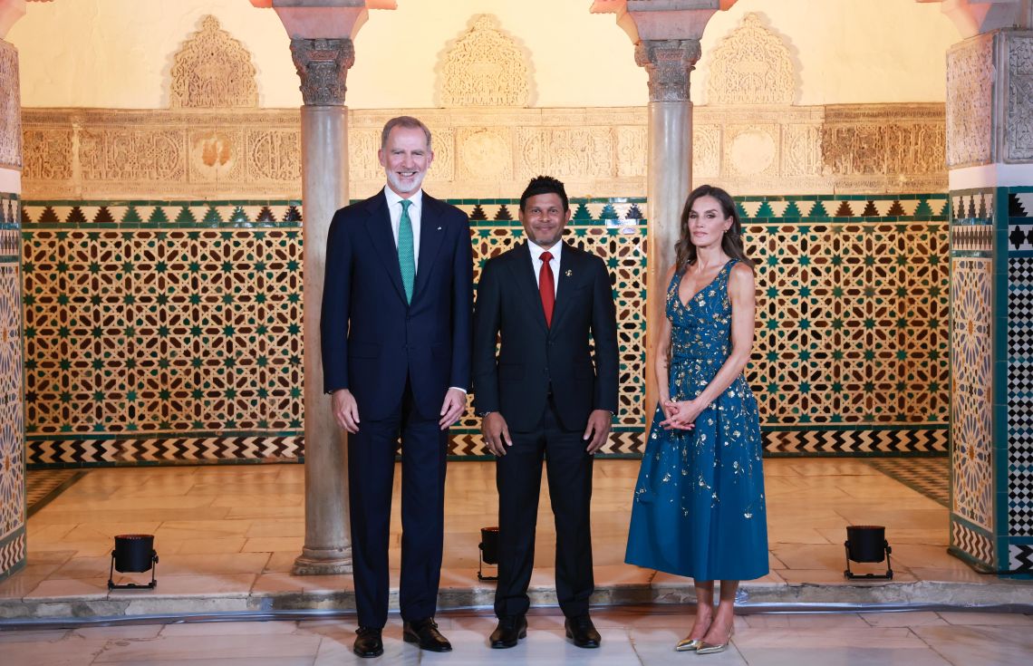 ނައިބު ރައީސް ހުސެއިން މުހައްމަދު ލަތީފް, ސްޕެއިންގެ ރަސްގެފާނާއި ރާނީއާއެކު / ފޮޓޯ: ރައީސް އޮފީސް