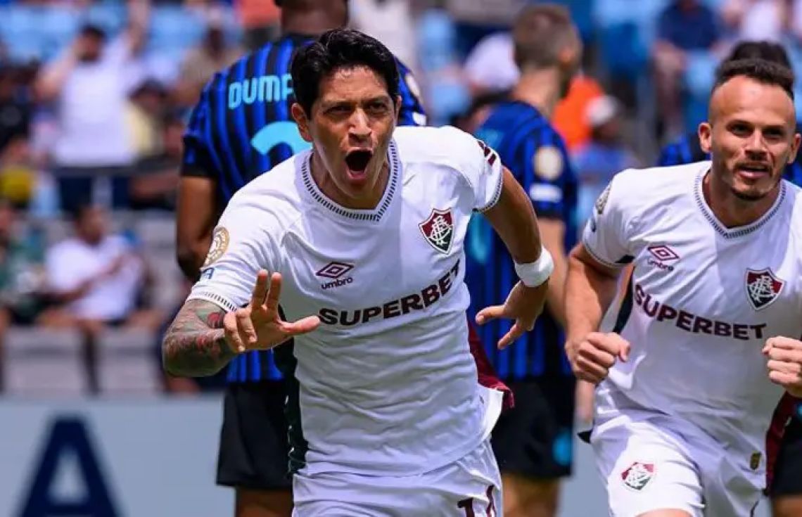 އިންޓަމިލާން ކަޓުވާލުމަށްފަހު ފްލޫމިނޭންސްގެ ކުޅުންތެރިން އުފާފާޅުކުރަނީ. / ފޮޓޯ: ބީބީސީ