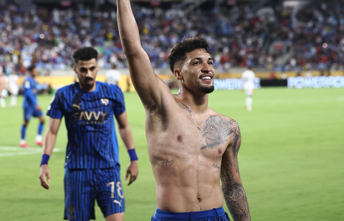 ސައޫދީގެ އަލް-ހިލާލް އިން މެންޗެސްޓަރ ސިޓީ ސަންދޯކަށް ލައިފި