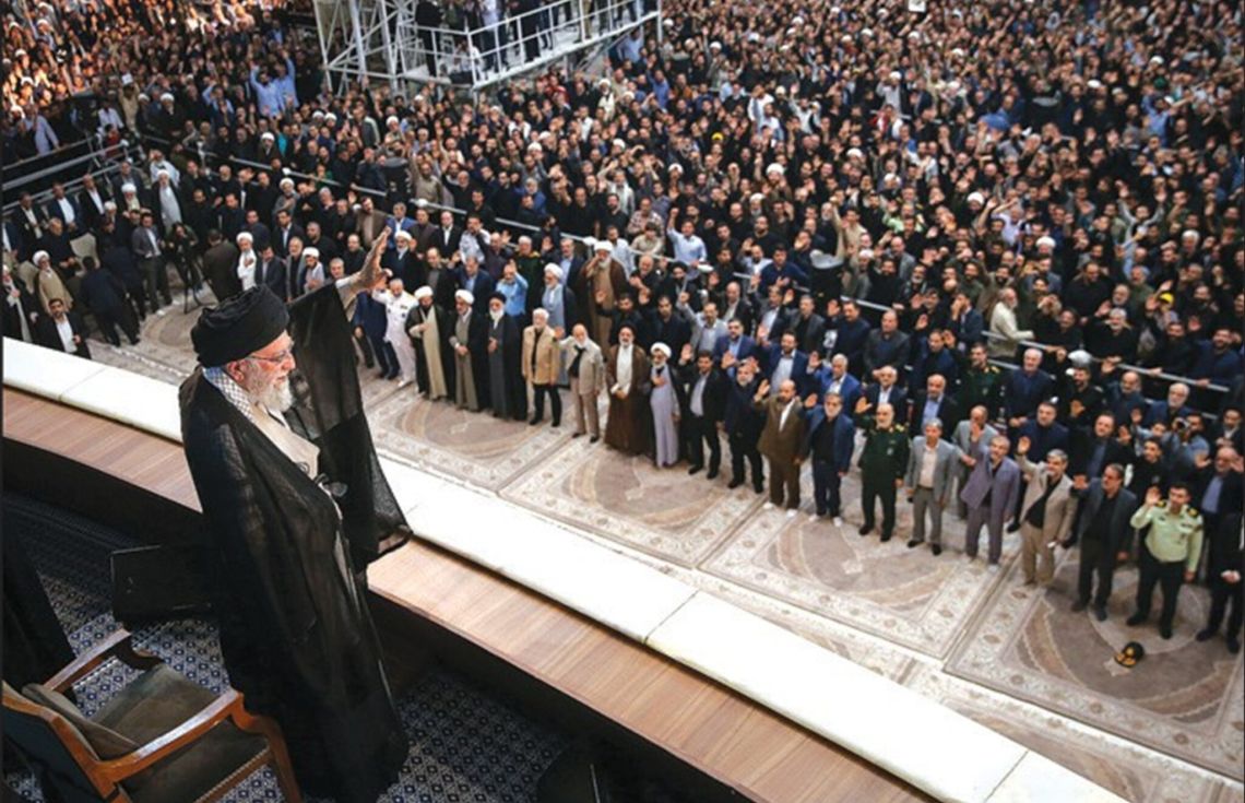 ބާވީސް ދުވަސް ވަންދެން ފިއްލަވައިގެން އުޅުއްވުމަށްފަހު ޚާމަނާއީ ޢާންމުންގެތެރެއަށް