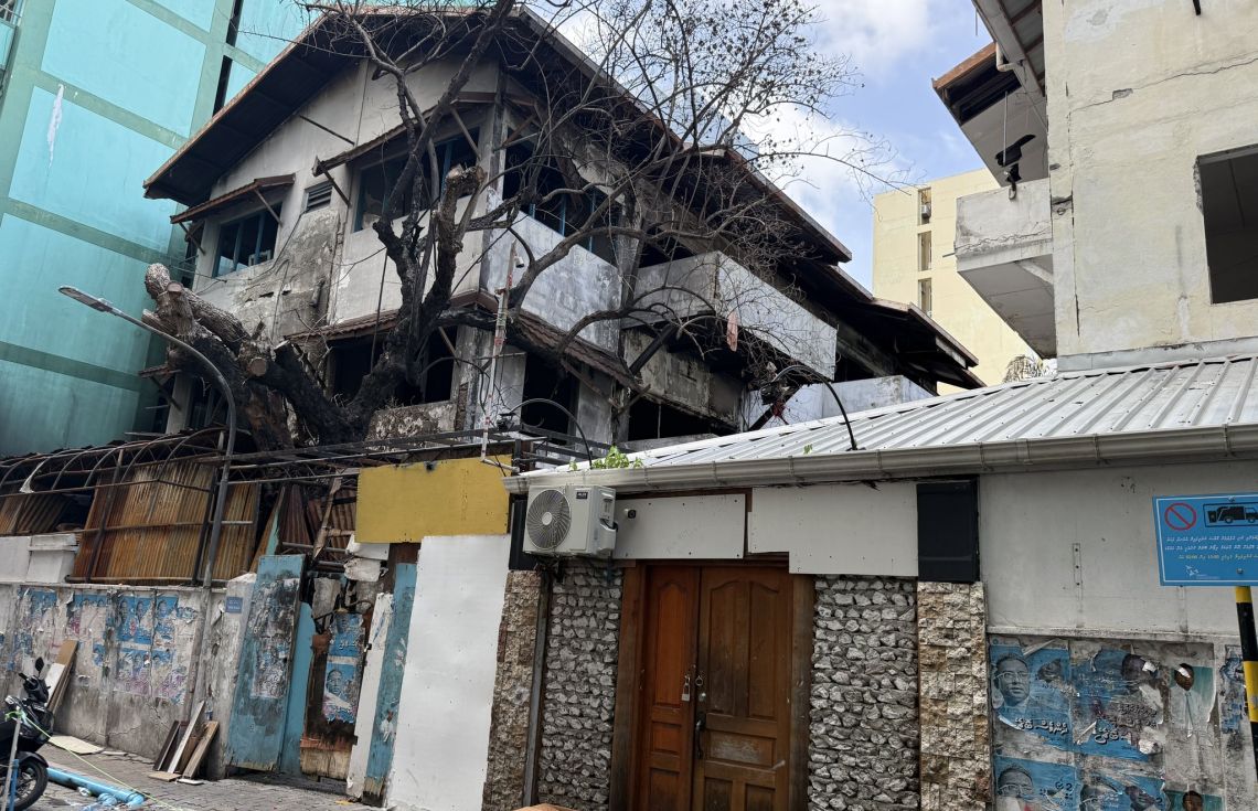 އޯކިޑް ޕްލާޒާ އިމާރާތް ތަޅާލުމުގެ މަސައްކަތް ފަށައިފި