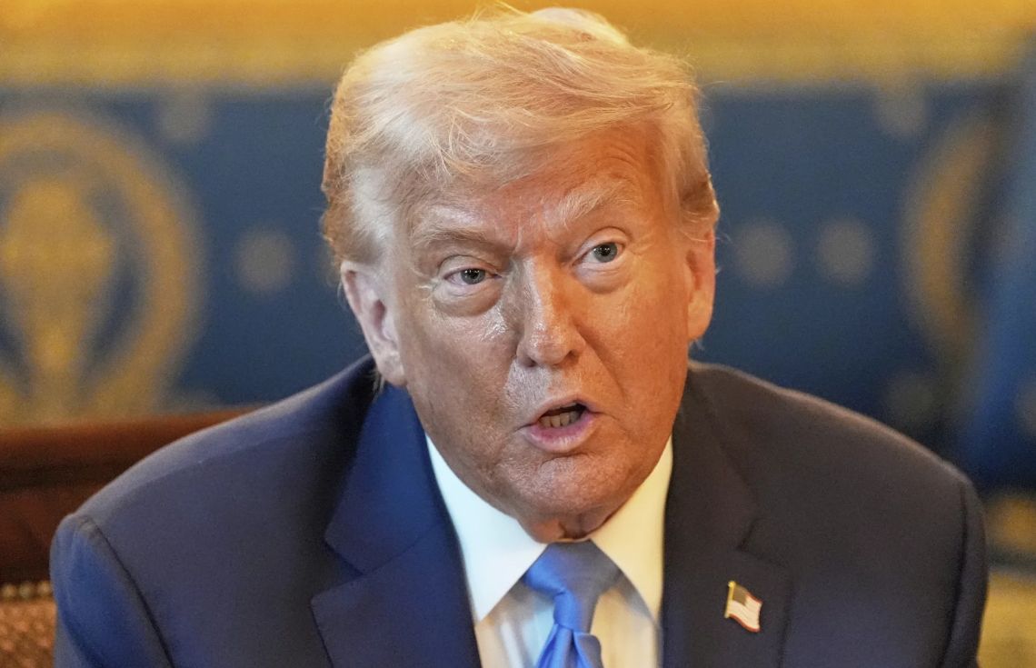 ޕޫޓިން އަށް ފާޑުކިޔައި ޔުކްރޭނާއެކު ހަނގުރާމައިގައި ޓްރަމްޕް