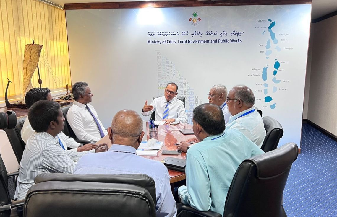 ޕަބްލިކް ވޯކްސް މިނިސްޓްރީގެ ބައްދަލުވުން ކުރިއަށް ގެންދަނީ / ފޮޓޯ: ޕަބްލިކް ވޯކްސް މިނިސްޓްރީ