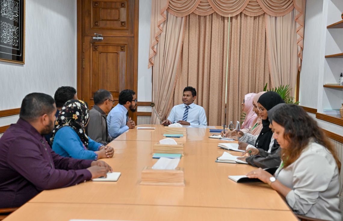ނައިބު ރައީސް އަލްއުސްތާޛު ހުސައިން މުހައްމަދު ލަތީފް ގދ. ނަޑެއްލާ ކައުންސިލާ ބައްދަލުކުރެއްވުން. / ފޮޓޯ: ރައީސް އޮފީސް