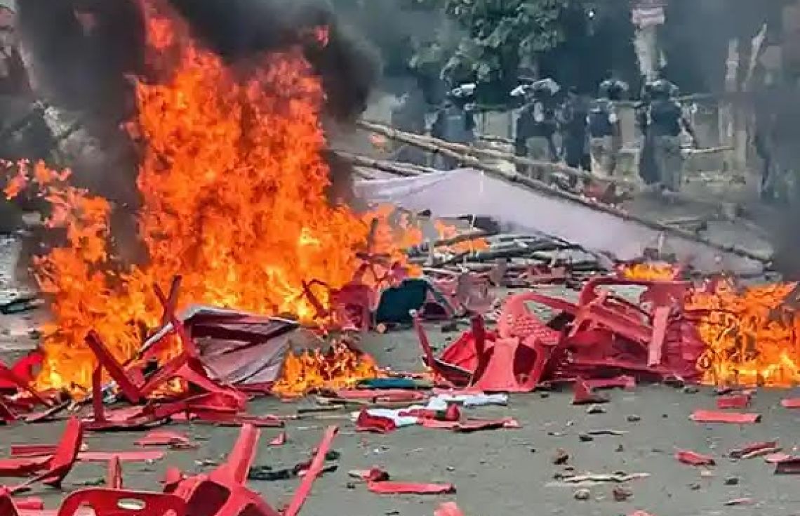 ބަންގްލަދޭޝްގައި ބޮޑު ހަމަނުޖެހުމެއް، އެތައް ބަޔަކު މަރާލައި ޒަޚަމް ކޮށްފި