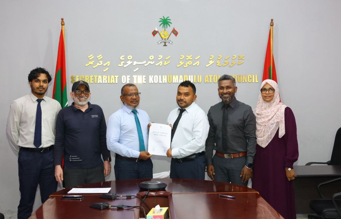 ތ. އަތޮޅުގައި އައިޑީކާޑު ޕްރިންޓްކުރުމުގެ ހިދުމަތް ފެށުމަށް ބޭއްވި ރަސްމިއްޔާތު / ފޮޓޯ: ޑީއެންއާރު