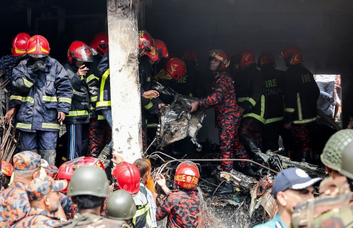 ބަންގްލަދޭޝް ސިފައިންގެ ޖެޓެއް ސްކޫލަކަށް ވެއްޓި ގިނަބަޔަކު މަރުވެއްޖެ