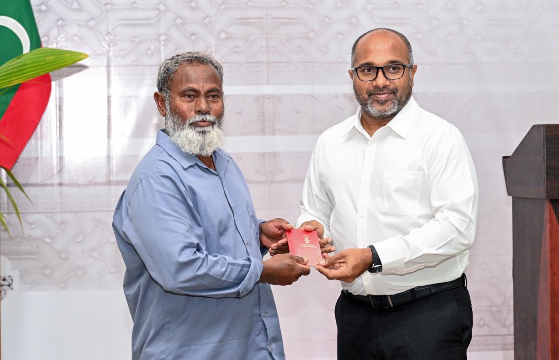 މަނަދޫގައި ޕާސްޕޯޓުގެ ހިދުމަތް ދޭން ފަށައިފި