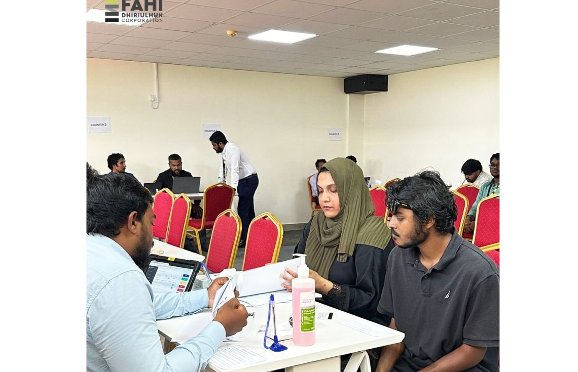 ފްލެޓް އެއްބަސްވުމުގައި ސޮއިކުރުމަށް ބޭނުންވާ ލިޔެކިޔުންތަކަށް ސަމާލުވުމަށް އަންގައިފި