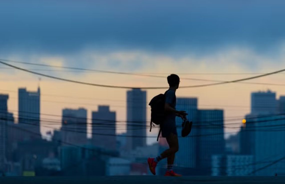 އިންޒާރު ކެންސަލްކުރި އެމެރިކާއަށް ސުނާމީ އަރައިފި