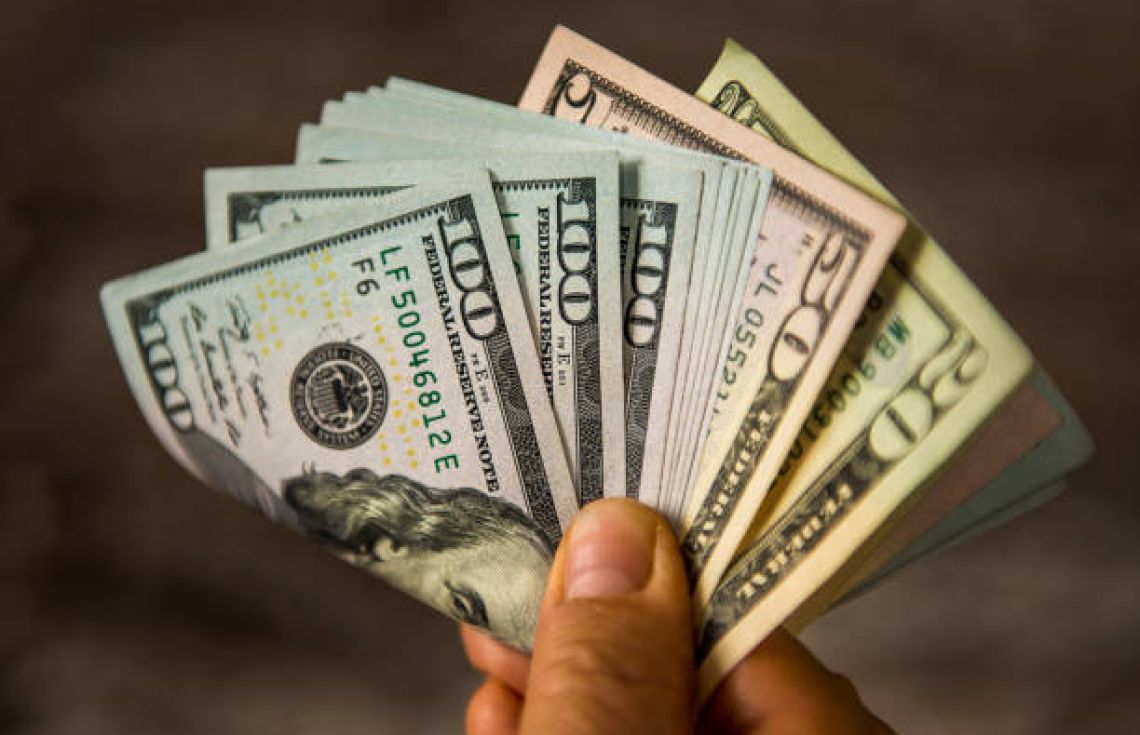 ރައީސްގެ ނިންމެވުމާ އެއްގޮތަށް، ރާއްޖެއިން ބޭރަށް ބޭސްފަރުވާއަށް ދާ މީހުންނަށް މިއަދުން ފެށިގެން އިތުރަށް ޑޮލަރު ލިބޭނެ