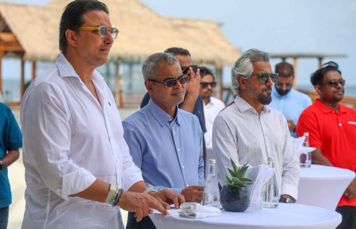 ރާއްޖޭގެ ރިސޯޓަކަށް ފުރަތަމަ ފަހަރަށް ސަބްމެރިން ކޭބަލް އުރީދޫއިން އަޅައިފި