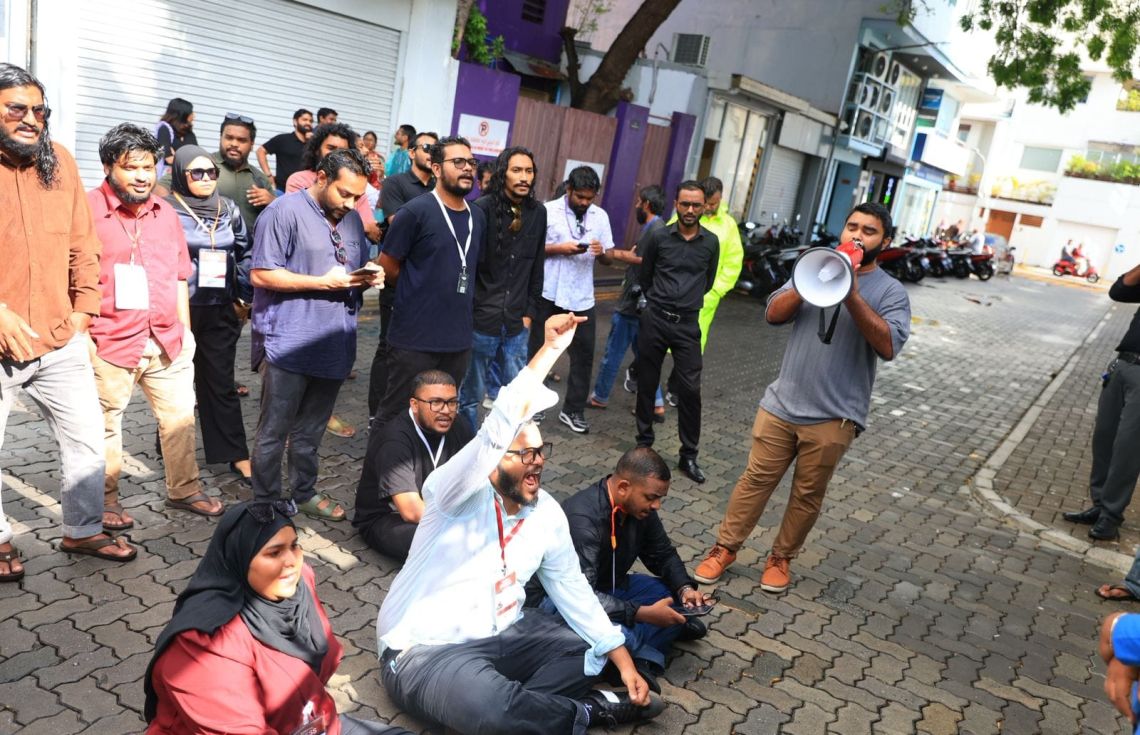 ނޫސްވެރިންގެ މުޒާހަރާއިން އެއްވެސް ބަޔަކު ހައްޔަރު ނުކުރޭ: އިހުސާނު