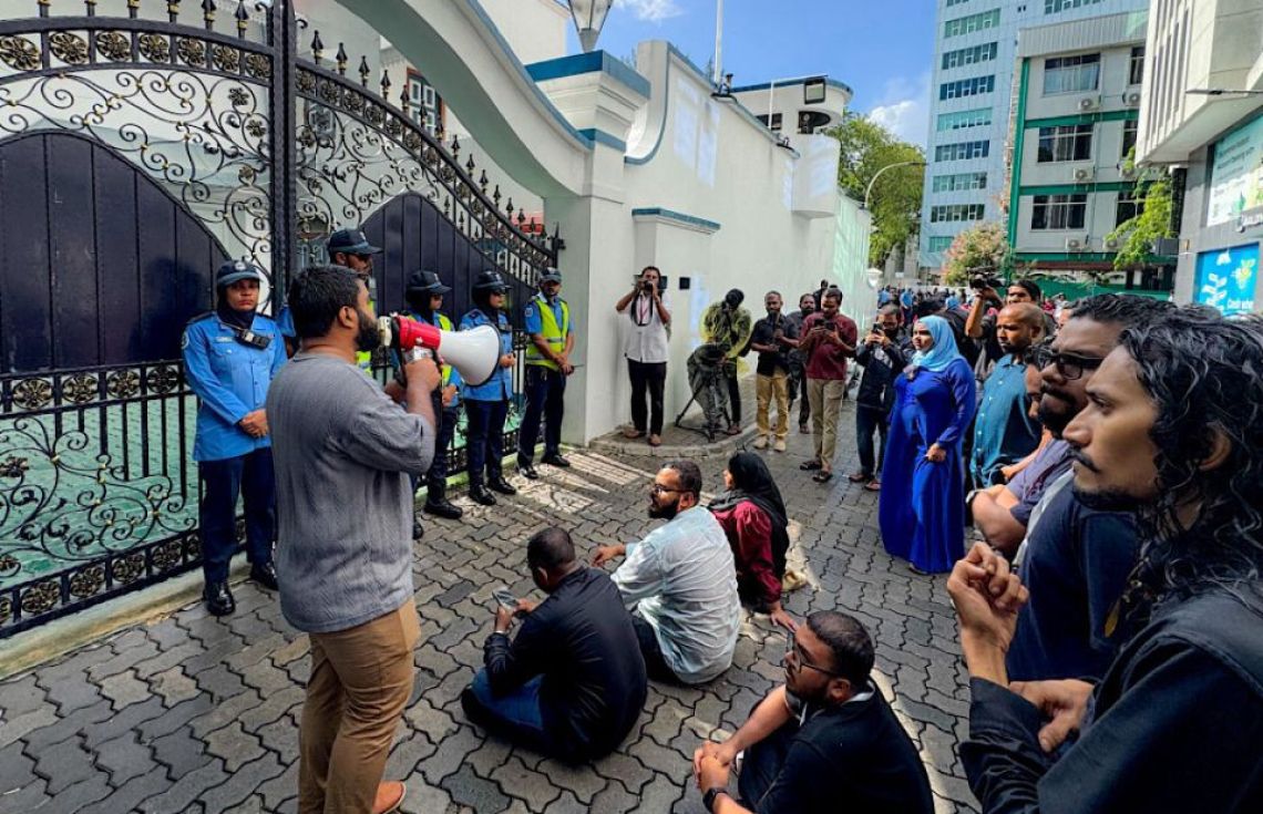 ވަކި މަގުސަދެއް ހާސިލުކުރުމަށް ބައެއް ނޫސްވެރިން ނުކުމެ ގާނޫނު މުގުރާލަނީ