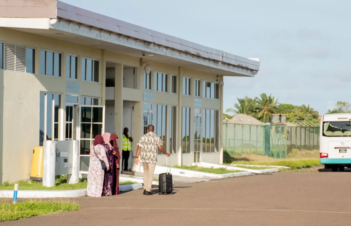 48 ގަޑިއިރަށްފަހު، ފުވައްމުލަކު އެއާޕޯޓު އޮޕަރޭޝަނަށް ގެނެސްފި