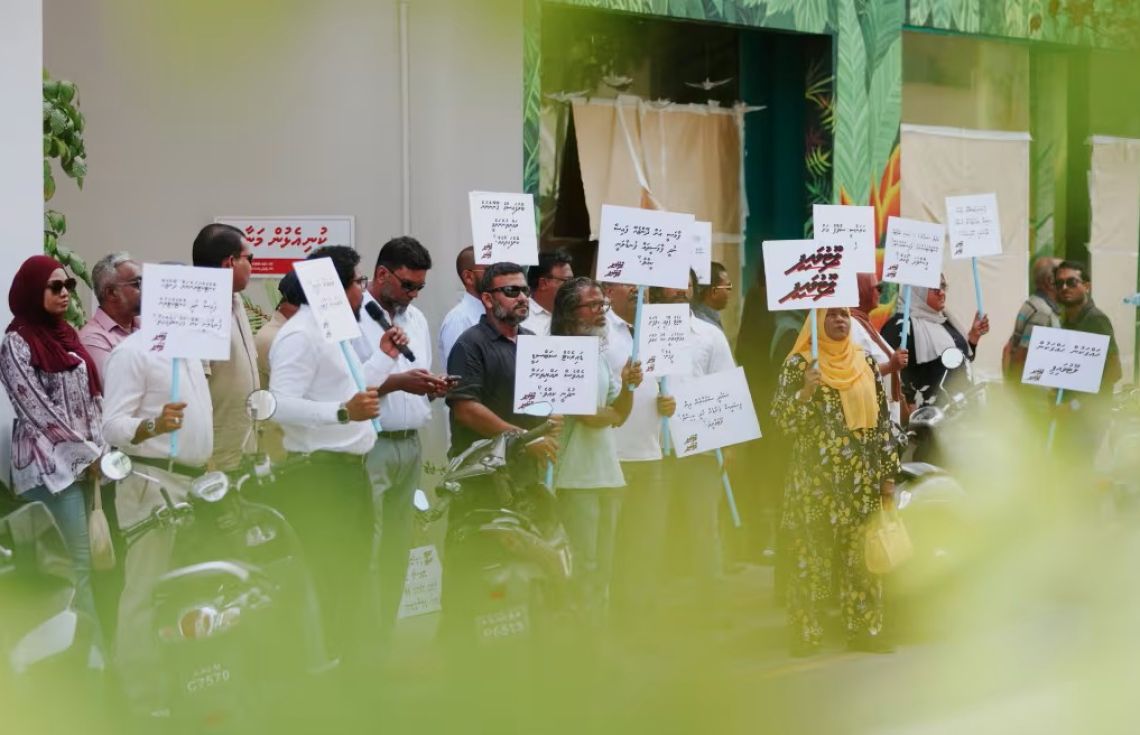 އެމްޑީޕީން ފިނޭންސް މިނިސްޓަރާ ބައްދަލުކުރަން ހަމަނުޖެހުން ހިންގައިފި. މިނިސްޓަރު ރާއްޖެއަކު ވެސް ނެތް