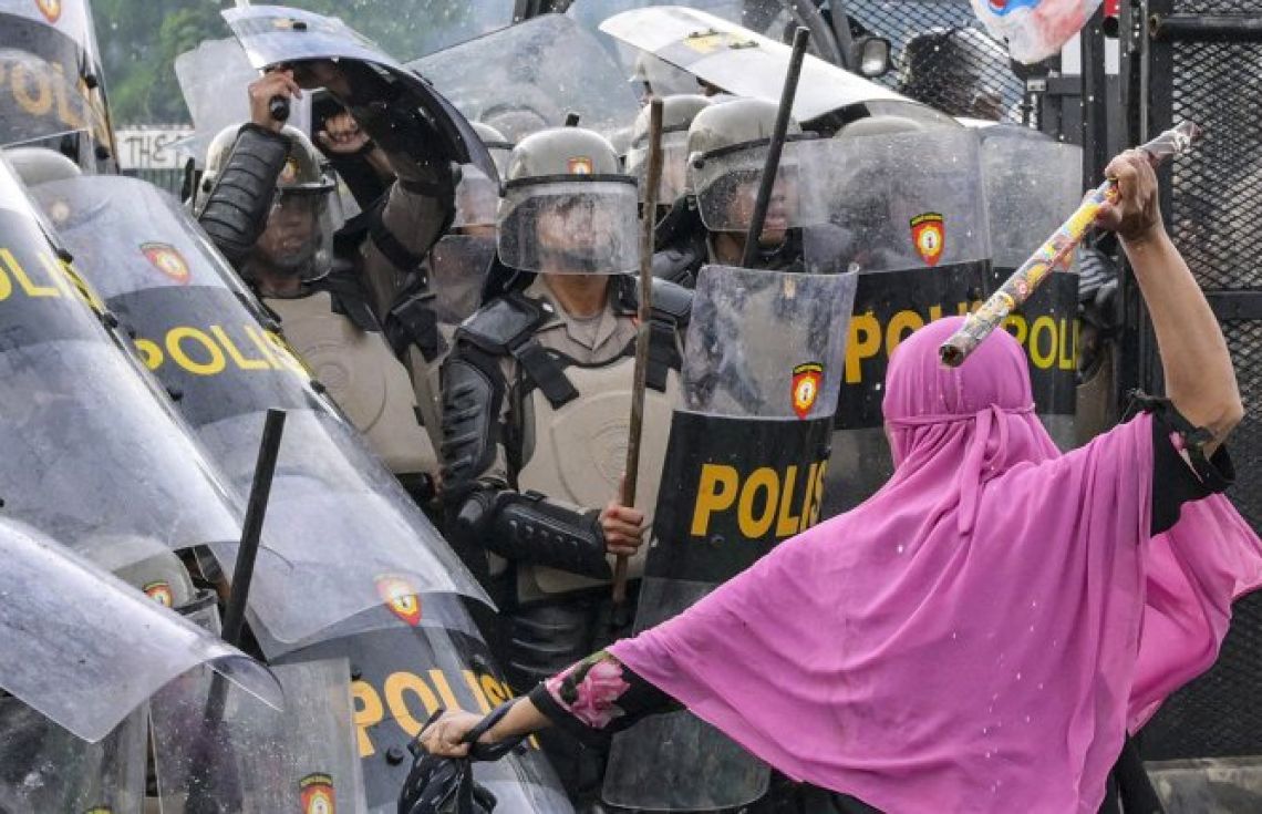 10 މީހުންގެ މަރަށްފަހު އިންޑޮނޭޝިއާގެ މެންބަރުންގެ އިނާޔަތް ކުޑަކޮށްފި