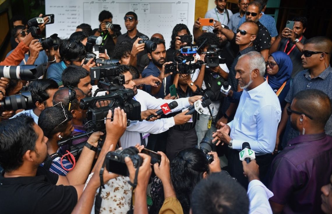 ރައީސުލްޖުމްހޫރިއްޔާ ޑރ. މުހައްމަދު މުއިއްޒު ނޫސްވެރިންނާއެކު---ފޮޓޯ:އޭއެފްޕީ