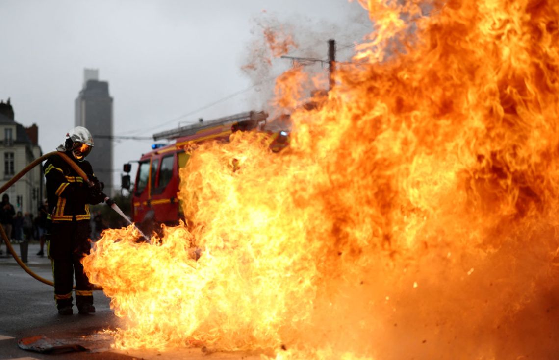 ފުރާންސްގެ މުޒާހަރާ: ރައްޔިތުންގެ އިޙްސާސްތައް ކޮޅުންލައިފި