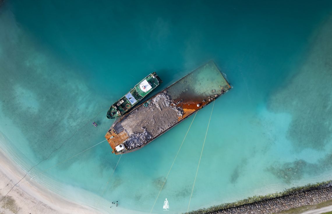 ކުޅުދުއްފުށި ފަރަށް އަރާފައިއޮތް ބާޖު--- ފޮޓޯ: ޒުވާންމަސްވެރިޔާ