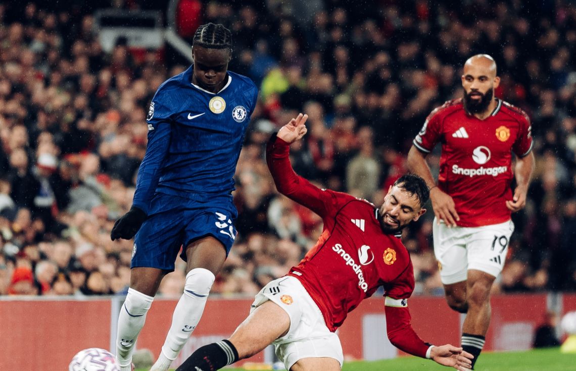 ދުނިޔޭގެ ޗެމްޕިއަން ބަލިކޮށް ޔުނައިޓެޑް ނުވަ ވަނައަށް ޖެހިލައިފި