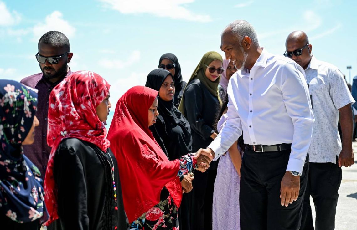 ރައީސް ރަތްމަންދޫއަށް ވަޑައިގެންނެވި ވަގުތު.---ފޮޓޯ: ރައީސް އޮފީސް